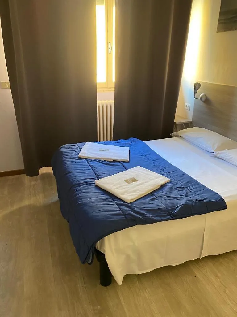 Hotel Galla Mailand 0*,